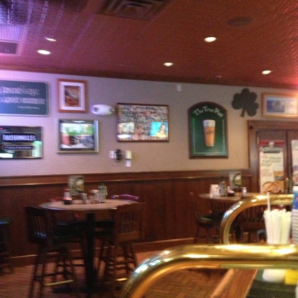 Foto tirada no(a) Bennigan&#39;s Grill &amp; Tavern por Tony N. em 8/1/2013