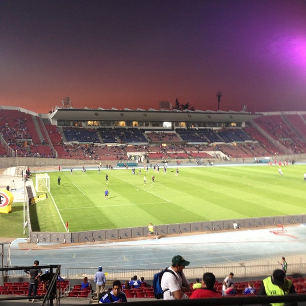 4/17/2013 tarihinde Rodrigo R.ziyaretçi tarafından Estadio Nacional Julio Martínez Prádanos'de çekilen fotoğraf
