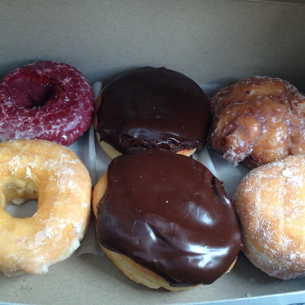 7/11/2013 tarihinde AJ P.ziyaretçi tarafından Paula&#39;s Donuts'de çekilen fotoğraf