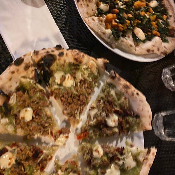 10/22/2020 tarihinde lino b.ziyaretçi tarafından Dough Artisan Pizzeria'de çekilen fotoğraf