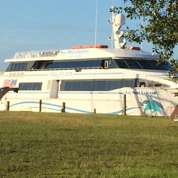 Das Foto wurde bei Key West Express von Bobby R. am 10/20/2015 aufgenommen