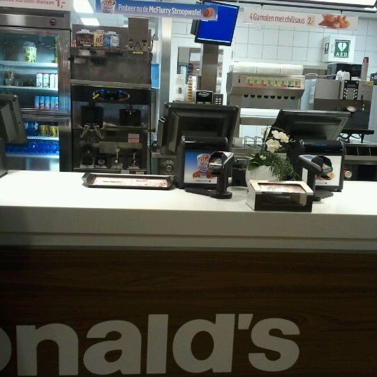 รูปภาพถ่ายที่ McDonald&#39;s โดย Mechteld v. เมื่อ 1/12/2012