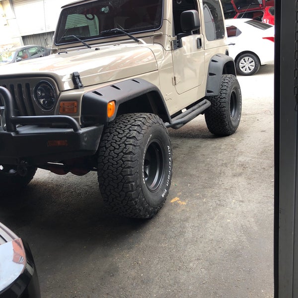 Идеальный гараж. Jeep 4[4. Джип гараж. Джип в гараже. Джип из стены.