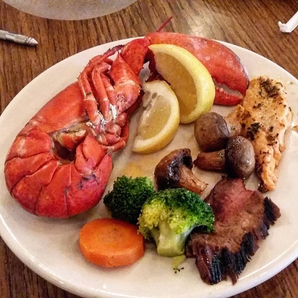 Foto tirada no(a) Boston Lobster Feast por Maweebs G. em 10/11/2015