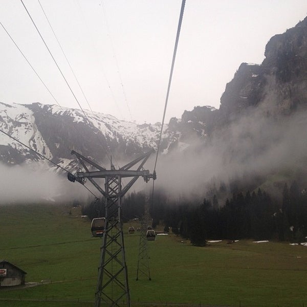 รูปภาพถ่ายที่ Ski Lodge Engelberg โดย Chia Y. เมื่อ 5/10/2013