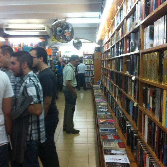 Photo taken at Librería Gigamesh by Antonio T. on 10/6/2012