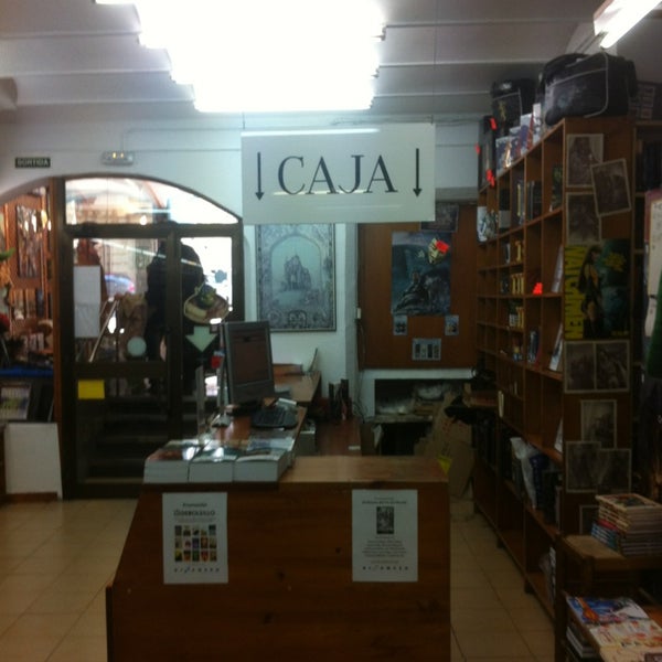 Photo taken at Librería Gigamesh by Antonio T. on 4/6/2013