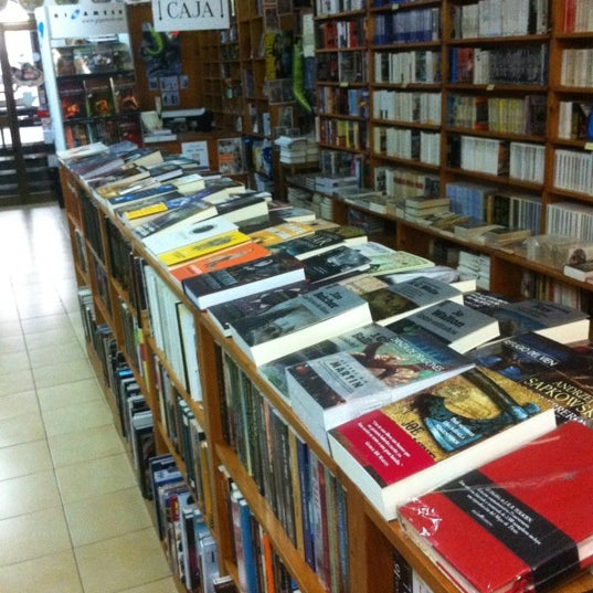 Photo taken at Librería Gigamesh by Antonio T. on 11/27/2012