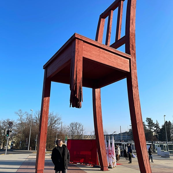 Photos at Broken Chair - Rigot - Genève, Genève