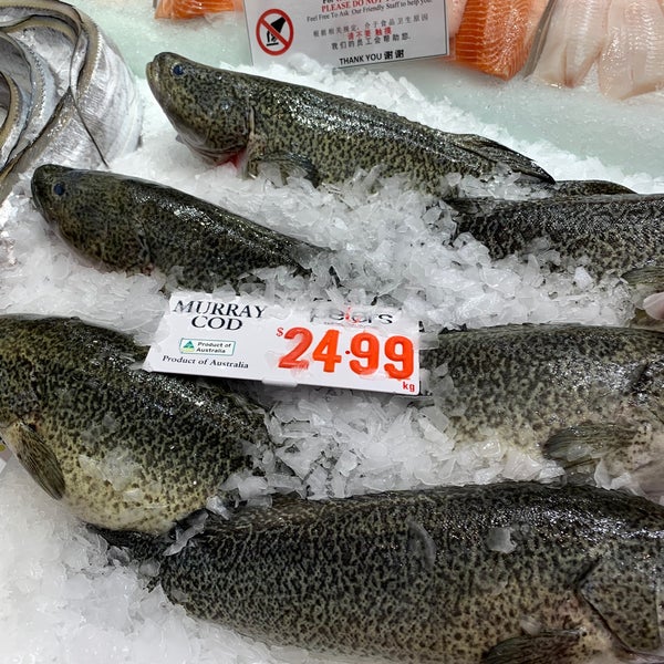 Photo taken at Peter&#39;s Fish Market by Ozverusha on 1/18/2020