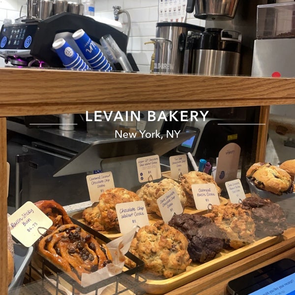 รูปภาพถ่ายที่ Levain Bakery โดย A เมื่อ 1/21/2024