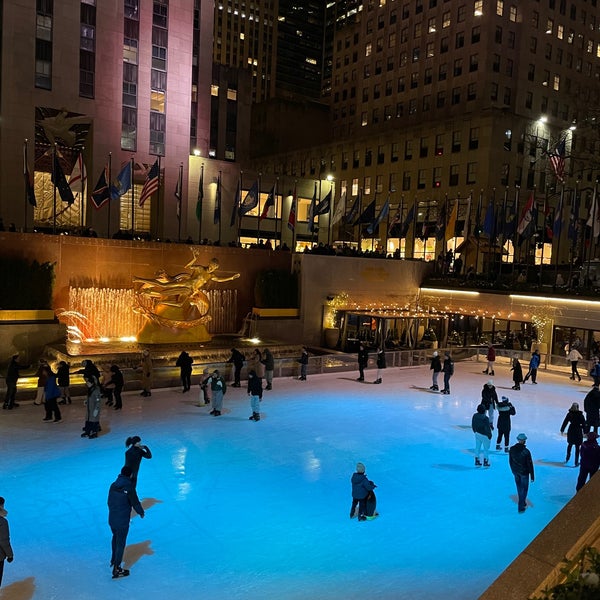 รูปภาพถ่ายที่ Rockefeller Plaza โดย A เมื่อ 2/17/2024