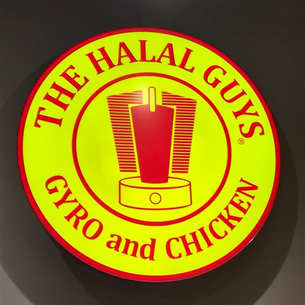 รูปภาพถ่ายที่ The Halal Guys โดย Owee N. เมื่อ 6/30/2017