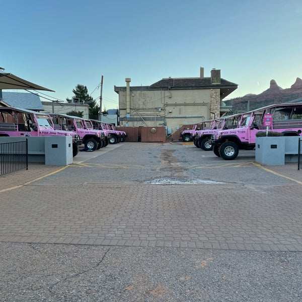 รูปภาพถ่ายที่ Pink Jeep Tours - Sedona โดย Callhen W. เมื่อ 3/21/2021
