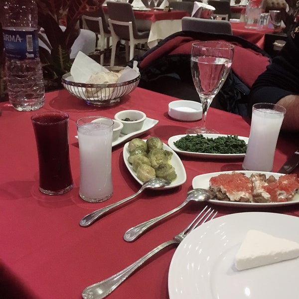 Foto tirada no(a) Chamada Restaurant por Tuğba em 12/6/2018