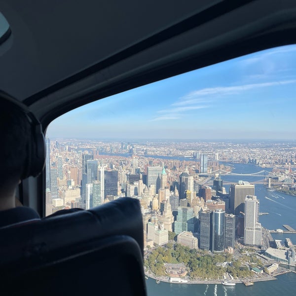 รูปภาพถ่ายที่ New York Helicopter โดย M . เมื่อ 10/22/2022