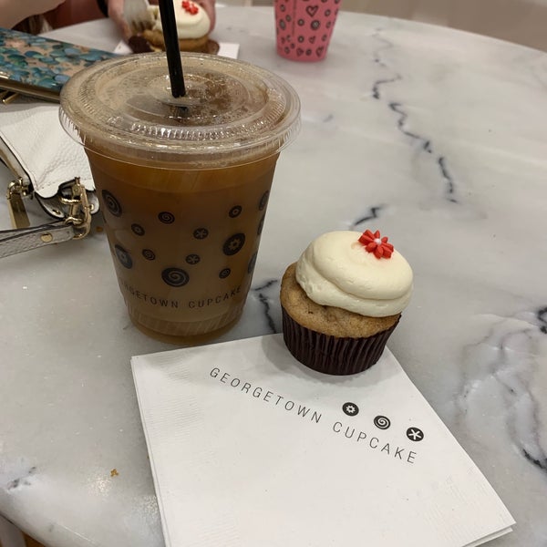 Das Foto wurde bei Georgetown Cupcake von Jessica L. am 7/3/2019 aufgenommen
