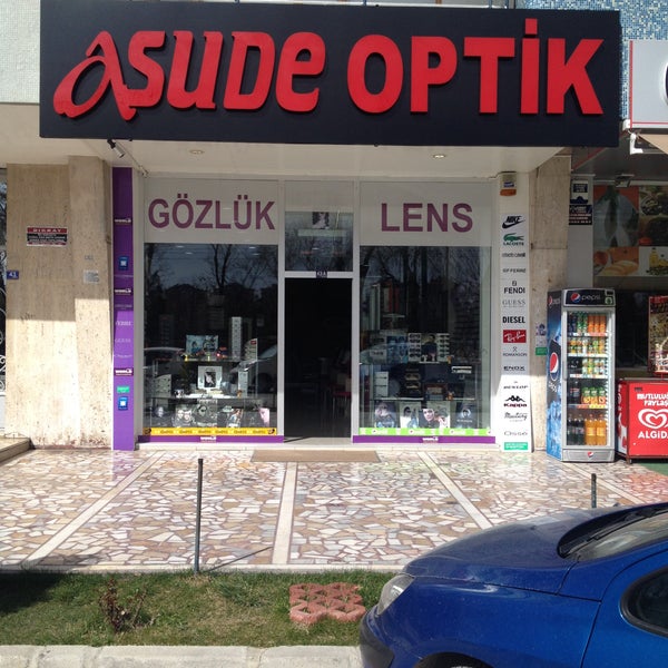 Das Foto wurde bei Asude Optik Lens von Asude Optik Lens am 3/6/2014 aufgenommen