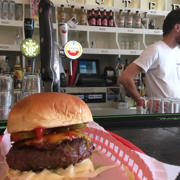 Das Foto wurde bei Cafe Restaurant Piet de Gruyter von Allard am 8/23/2018 aufgenommen