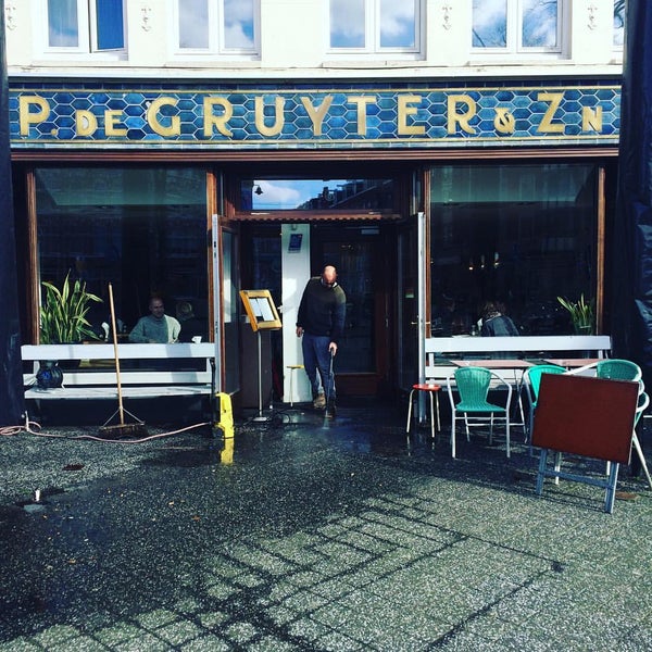 Foto tirada no(a) Cafe Restaurant Piet de Gruyter por Allard em 2/29/2016