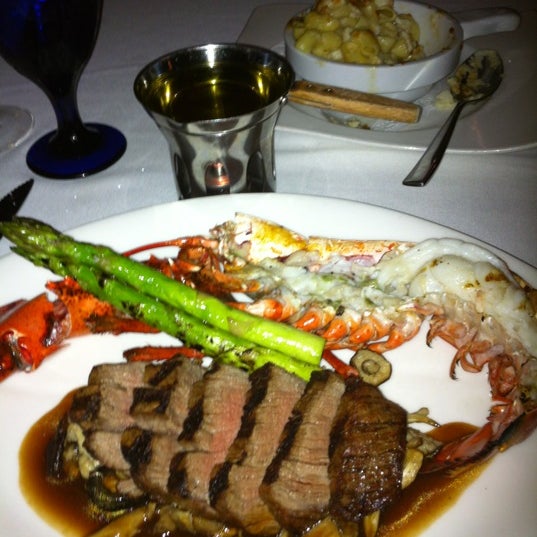 รูปภาพถ่ายที่ Blue Point Coastal Cuisine โดย Paige M. เมื่อ 11/11/2012