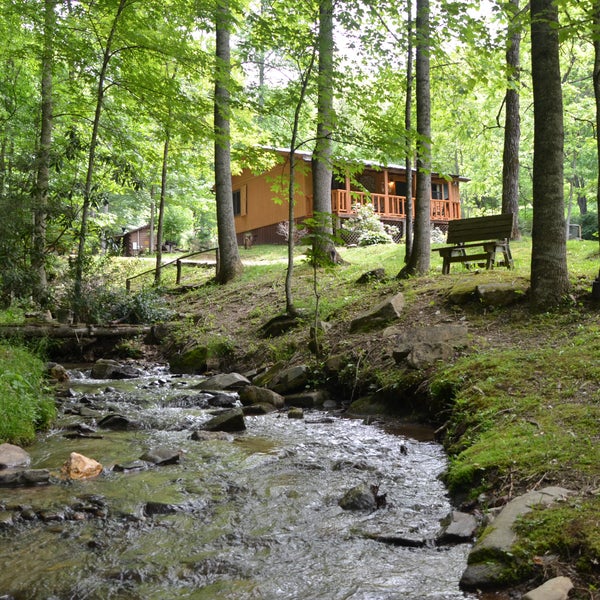 Das Foto wurde bei Panther Creek Cabins von Panther Creek Cabins am 8/14/2013 aufgenommen