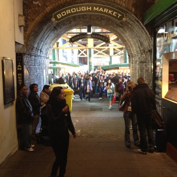 Foto tirada no(a) Borough Market por Roberto G. em 4/20/2013