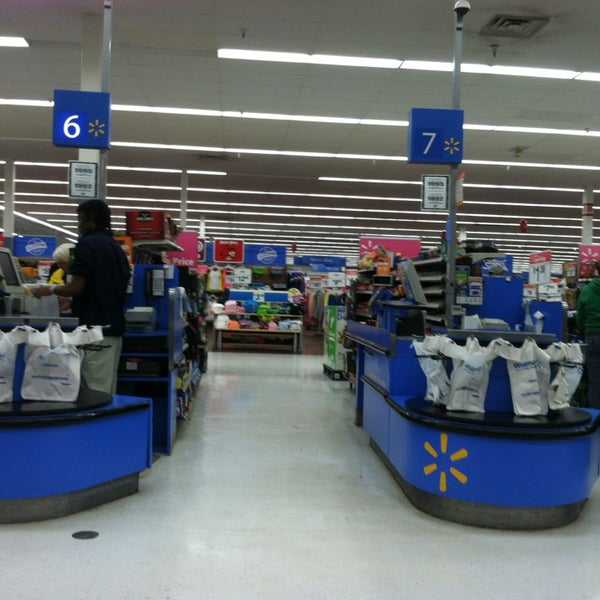 Walmart Supercenter South Haven, MI에서의 사진