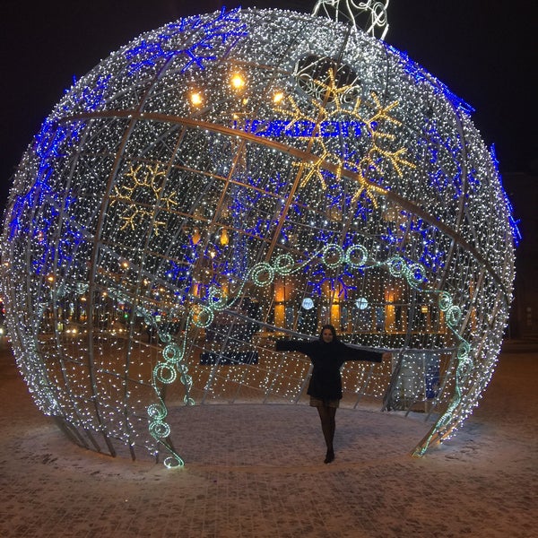 Елка на октябрьской площади ярославль. Елка в минске 2021. Елка в октябрьском 2022. Топ самых высоких елок в снг. Елка в минске представление.