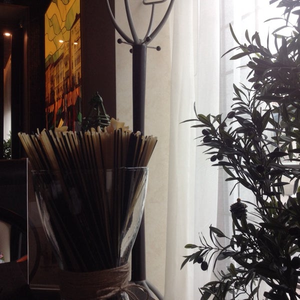 Foto diambil di Vinci Cafe oleh Alenka L. pada 9/3/2014