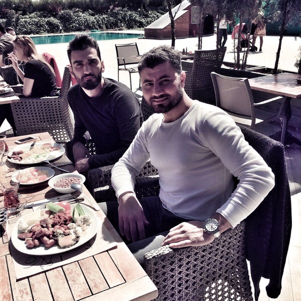 Photo taken at Manji Cafe &amp; Restaurant by İsoo on 5/22/2016