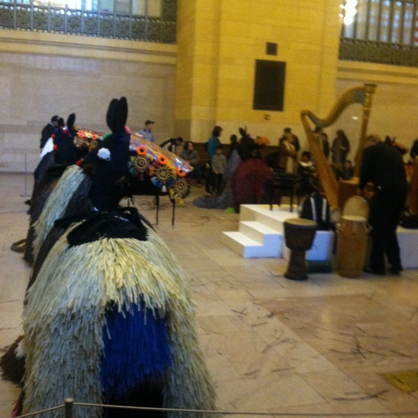 รูปภาพถ่ายที่ Nick Cave&#39;s HEARD•NY at Grand Central Terminal โดย Diya V. เมื่อ 3/28/2013