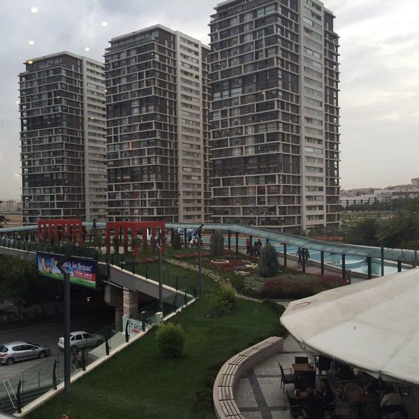 รูปภาพถ่ายที่ Atlantis Alışveriş ve Eğlence Merkezi โดย Esra Y. เมื่อ 10/11/2015