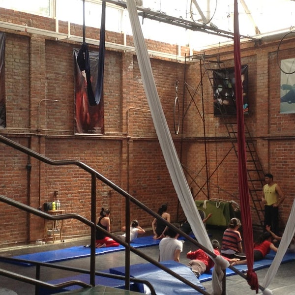 รูปภาพถ่ายที่ Casa de Artes y Circo Contemporáneo A.C. โดย Monika F. เมื่อ 4/16/2013