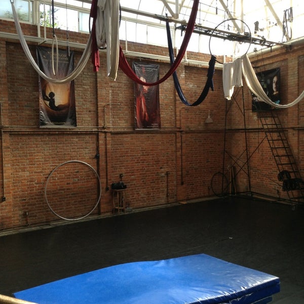 รูปภาพถ่ายที่ Casa de Artes y Circo Contemporáneo A.C. โดย Monika F. เมื่อ 4/9/2013