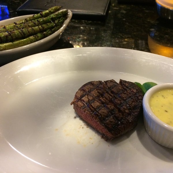 Das Foto wurde bei Shula&#39;s Steak House von Travis M. am 2/14/2015 aufgenommen