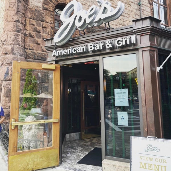 Foto diambil di Joe&#39;s American Bar &amp; Grill oleh A.A pada 6/26/2021