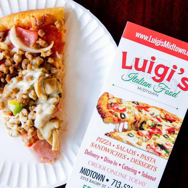 10/17/2018 tarihinde Luigi&#39;s Italian Foodziyaretçi tarafından Luigi&#39;s Italian Food'de çekilen fotoğraf