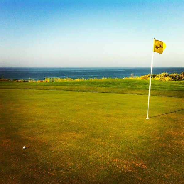 รูปภาพถ่ายที่ Sandpiper Golf Course โดย Tony P. เมื่อ 3/23/2013