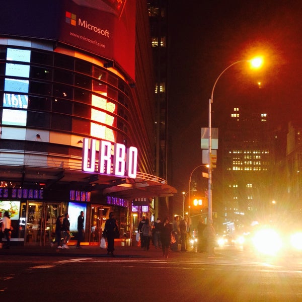 รูปภาพถ่ายที่ Urbo NYC โดย Gordova เมื่อ 4/21/2015