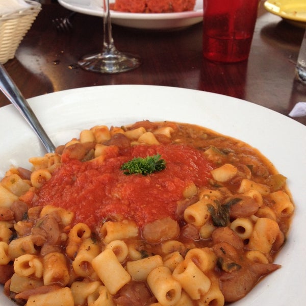 Das Foto wurde bei Zappi&#39;s Italian Eatery - Pasta, Pizza and Subs von BTRIPP am 6/26/2014 aufgenommen