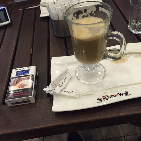 Foto diambil di Monarchi | Cafe ve Restaurant oleh Uğur E. pada 9/29/2015