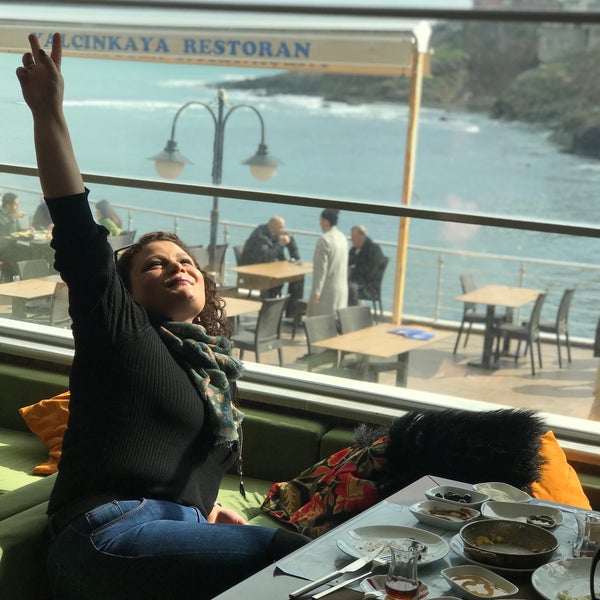 รูปภาพถ่ายที่ Yalçınkaya Cafe &amp; Restaurant โดย Dilek A. เมื่อ 2/17/2019