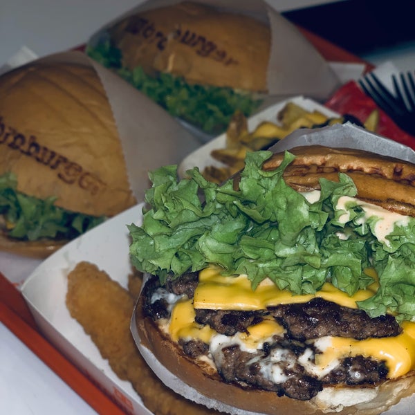 Foto diambil di broburger oleh Abdulazeez pada 11/21/2019