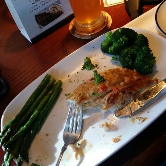 Photo taken at Red Lobster by Claudio T. on 2/16/2014