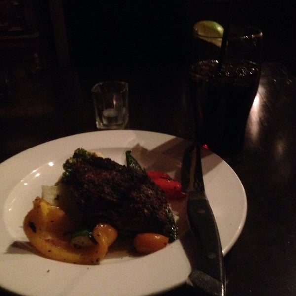 Foto diambil di Quinn&#39;s Steakhouse &amp; Bar oleh Patrick W. pada 6/30/2014