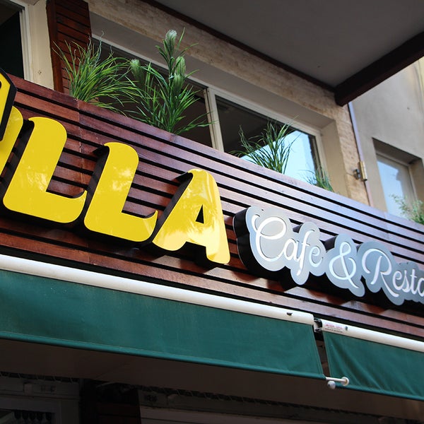 Foto tomada en İlla Cafe &amp; Restaurant  por İlla Cafe &amp; Restaurant el 11/10/2013