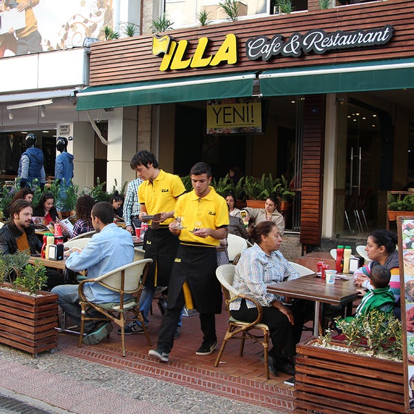 Foto tirada no(a) İlla Cafe &amp; Restaurant por İlla Cafe &amp; Restaurant em 11/10/2013