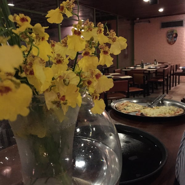 4/4/2015 tarihinde Maria Helena A.ziyaretçi tarafından Cristal Pizza Bar'de çekilen fotoğraf