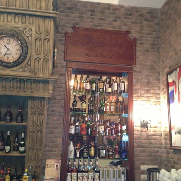 5/6/2013 tarihinde Николай Т.ziyaretçi tarafından Churchill Pub / Черчилль Паб'de çekilen fotoğraf